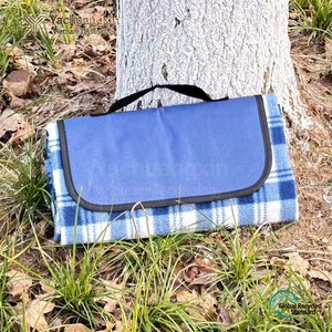 Manta de Picnic Plegable a Cuadros Azules, Rectangular, para Acampar al Aire Libre, para Todas las Estaciones, Impermeable, Resistente a la Humedad, Material Textil - Product Image 3