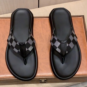 Claquettes noires en PU de haute qualité avec semelle EVA antidérapante, chaussures d'été pour hommes et femmes, parfaites pour l'extérieur. - Product Image 6