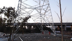 Tour <span class=keywords><strong>en</strong></span> acier angulaire galvanisé pour ligne de transmission électrique 110kv 132kv 230kv 380kv 400kv 550kv Fournisseurs d'équipements électriques - Product Image 4