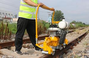 Meuleuse ferroviaire GR-FX à moteur à combustion interne, équipement d'entretien ferroviaire, moteur M165, 5,0 kW, machine <span class=keywords><strong>de</strong></span> rectification <span class=keywords><strong>de</strong></span> profil <span class=keywords><strong>de</strong></span> <span class=keywords><strong>rail</strong></span> - Product Image 3