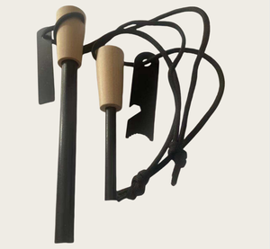 <span class=keywords><strong>Kit</strong></span> de démarrage de feu de survie en ferrocerium avec manche en bois percé - Product Image 1