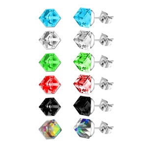 Boucles d'oreilles clous en acier inoxydable Asonsteel en forme de cube, tendance et populaires pour femmes - Product Image 4