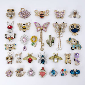 Accesorios de Joyería para Zapatos al por Mayor, Dijes de Zapatos de Acrílico y Metal de Lujo Personalizados, Dijes de Zapatos con Lazo de Perlas, Dijes de Zapatos de Cenicienta al por Mayor - Product Image 3