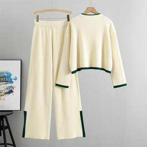 Ensemble 2 pièces tendance pour femme : haut à manches longues avec bordure contrastante et pantalon évasé à ourlet fendu – Tenue automne-hiver - Product Image 4