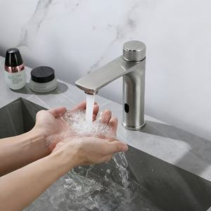 Robinet de lavabo intelligent de luxe moderne à capteur sans contact, robinet de salle de bain automatique monotrou doré en acier inoxydable, économiseur <span class=keywords><strong>d</strong></span>'<span class=keywords><strong>eau</strong></span> - Product Image 4
