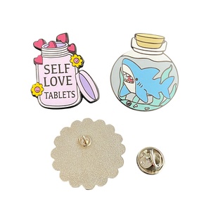 Bán Buôn Số Lượng Lớn Tùy Chỉnh Dễ Thương Thiết Kế Pins Kim Loại Biểu Tượng Phù Hiệu Cuốn Sách Phim Hoạt Hình Vàng Trồng Cứng Mềm Men Tùy Chỉnh Từ Ve Áo Pins - Product Image 3