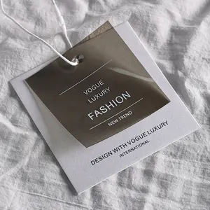 Étiquettes de balançoire de vêtement de luxe personnalisées étiquettes de vêtements impression de logo étiquettes de balançoire en papier PVC transparent en plastique souple