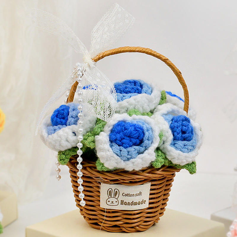 ตะกร้าดอกไม้แบบพกพา 6 ดอกกุหลาบสีน้ำเงินไล่ระดับ