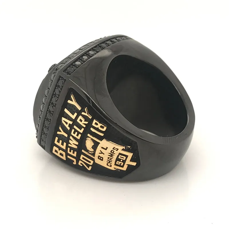 Золотые кольца с черным покрытием для чемпионата по футболу