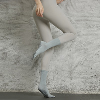 Chaussettes de Pilates antidérapantes en coton semi-personnalisées, chaussettes de yoga à cinq doigts, chaussettes à orteils séparés, chaussettes longues épaisses pour femmes, pour studio