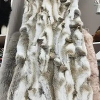 Couverture de lit en fourrure de lapin véritable jaune-brun de luxe, idéale pour l'affichage en showroom, la décoration de villas et d'hôtels, ou comme écharpe de lit décorative.