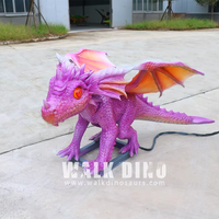 Dragon volant occidental grandeur nature personnalisable pour l'extérieur avec modèle de bébé pour la décoration des parcs à thème, des aéroports et des écoles, télécommande
