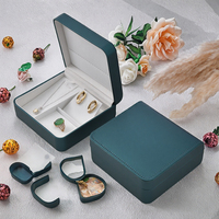 Coffret cadeau de bijoux en cuir personnalisé en trois parties avec doublure en velours, petite taille pour bagues, pochette et rangement de voyage