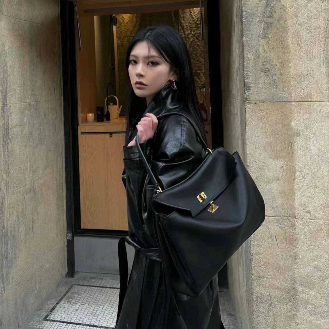 Boucle dorée petite taille noire