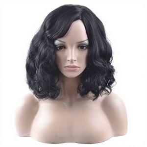Perruque courte ondulée mi-longue <span class=keywords><strong>en</strong></span> fibre haute température, couleur naturelle, avec <span class=keywords><strong>frange</strong></span> coupée et cheveux latéraux effilés, pour femme, de Source Factory - Product Image 1