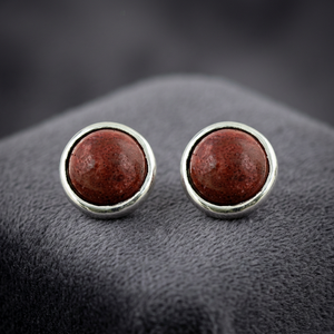 Boucles d'oreilles clous élégantes et tendance en argent sterling avec pierre précieuse corail rouge, motif géométrique, bijoux pour femmes, style hindouisme - Product Image 3