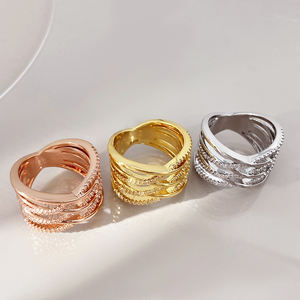 Anillos <span class=keywords><strong>de</strong></span> Plata <span class=keywords><strong>de</strong></span> Ley 925 Rosa, Hipoalergénicos e Impermeables, con Línea <span class=keywords><strong>de</strong></span> Contraste Personalizada, <span class=keywords><strong>Precio</strong></span> al por Mayor <span class=keywords><strong>de</strong></span> Fábrica Foxi - Product Image 1