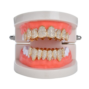 Nova moda 18k <span class=keywords><strong>real</strong></span> ouro banhado hip hop gelado rosa cz grillz dentes halloween vampiro dente fangas rock jóias - Product Image 3