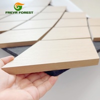 Panneaux acoustiques modernes DIY en fibre de polyester, panneaux muraux basiques en bois avec films PVC pour la décoration des murs et plafonds intérieurs
