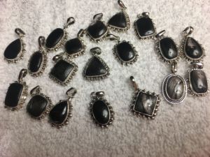 Élégance Pendentif en argent Hypersthene Gemstone Déclaration Bijoux de mode avec breloques en diamant Style classique en argent sterling - Product Image 3