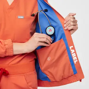 Modisches Design Ihre eigene Peelings Jacke Großhandel Sets Benutzer definierte Spandex Jopgger Nursing Wear Medical Scrubs Uniformen mit Logo