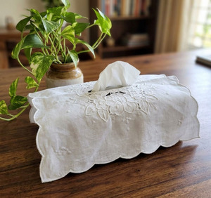 Housse de boîte à mouchoirs rectangulaire en tissu brodé de roses, haute qualité, 100% coton, décoration pour la maison et l'hôtel - Product Image 1