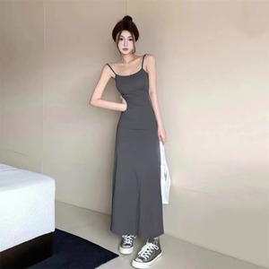 Nouvelle Robe Longue Décontractée Noire Sexy et Amincissante pour Femme, Style Tendance d'Été, Col Halter et Épaules Dénudées, Unie et Respirante - Product Image 6