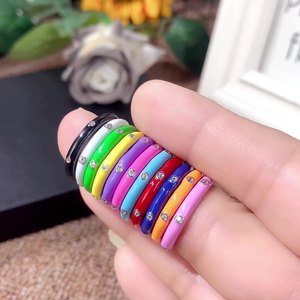 แหวนเคลือบสีรุ้งประดับเพชรเซอร์โคเนีย ดีไซน์เรียบหรู เหมาะสำหรับทุกเพศทุกวัย ของขวัญเครื่องประดับแฟชั่น - Product Image 2