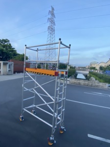 Échafaudage mobile durable de <span class=keywords><strong>2m</strong></span> à 8m, échelle en aluminium, échafaudage <span class=keywords><strong>roulant</strong></span> pour la construction - Product Image 1