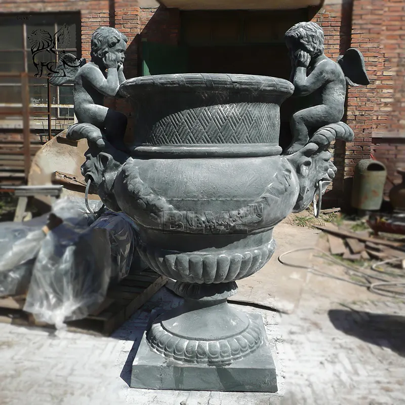आउटडोर बड़े बगीचे धातु प्लांटर्स Urns कच्चा लोहा रोमन एन्जिल मूर्ति गमला के लिए थोक