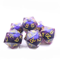 Dés en résine polyédrique simple Jumbo 50MM bleu rose Dragon Eye Design avec bord tranchant se déplaçant dans le noyau liquide Effet réaliste