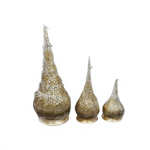 Florero Moderno de Latón Dorado con Diseño Acanalado y Acabado Martillado, Centro de Mesa Decorativo para Hogar, Oficina, Bodas y Diwali - Product Image 1