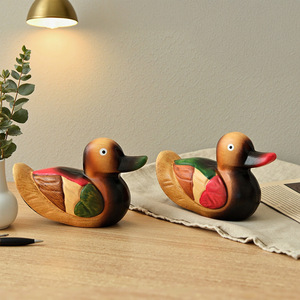 Figurines de canards en bois, 2 pièces, en pin, fabriquées à la main, style méditerranéen, décoration de chambre à coucher - Product Image 1