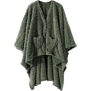 Couverture portable en peluche, châle en polaire TV, couverture polaire Sherpa avec poches pour adultes 58'' x 64'' - Product Image 2