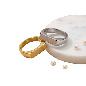 Cincin Pria J80 Model Geometris Warna Emas 18k Bahan Stainless Steel Anti Luntur, Desain Sederhana,  Barang Baru Impor - Product Image 1