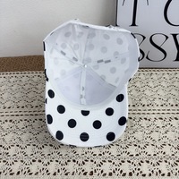 Nueva Gorra de Béisbol con Puntos Blancos y Negros para Otoño, Gorra de Moda para Mujer con Decoración en el Cuello, Protección Solar y Visera Curva