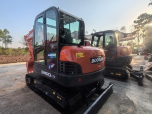 รถขุดดินมือสอง Doosan DH60-7 ของแท้จากเกาหลี รถขุดขนาดเล็ก Doosan DH60 น้ำหนัก 6 ตัน รถขุดตีนตะขาบมือสอง เครื่องจักรไฮดรอลิก Daewoo - Product Image 3