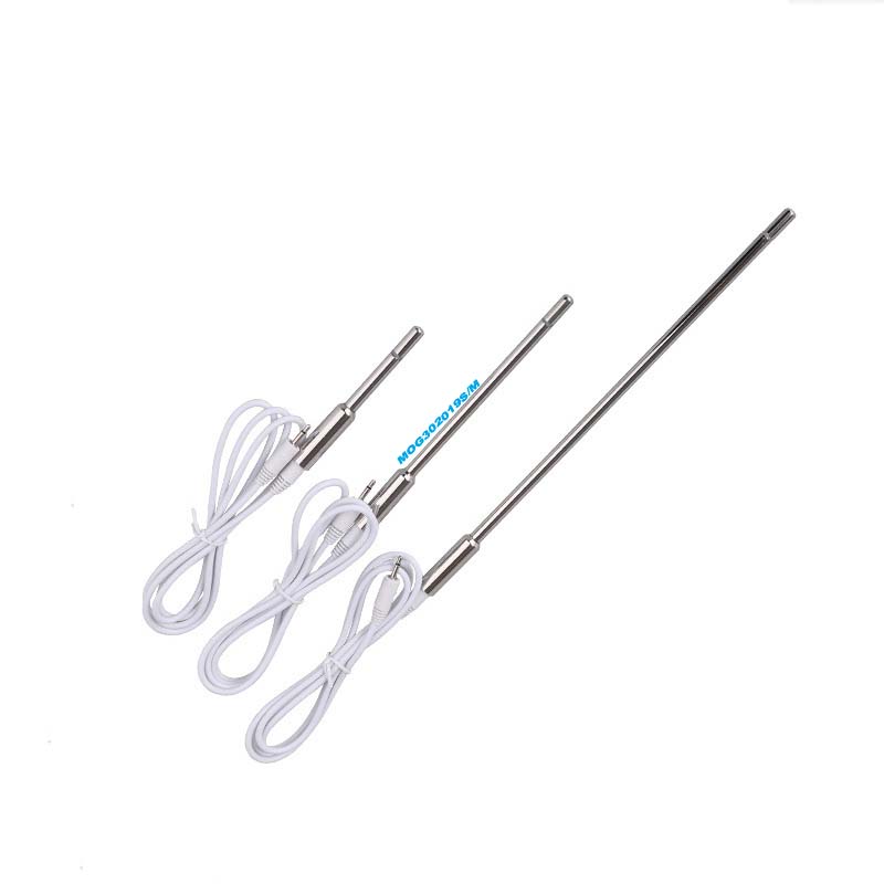 Yalangoch sargish oyoqlarini kotaradi Rus onasi va ogli ishtirok etgan porno videolarning oltin toplami.