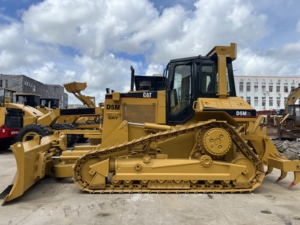 รถดันดิน CAT D5M มือสอง ลดราคาพิเศษ, กำลัง 110 แรงม้า, ระบบเกียร์ Powershift, ระบบไฮดรอลิกที่เสถียร, รถดันดินขนาดกลาง - Product Image 1