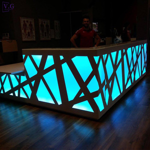 مكتب استقبال حديث بتصميم عصري مع إضاءة خلفية بيضاء وأضواء RGB للمكاتب - Product Image 3