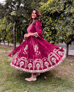 Ndian akistani tyle Eavy URE iscose elvet ITH mbroidery equequin orork ONG narnarkali posee con upatta et para omen - Product Image 3