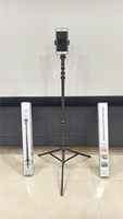 Selfie Stick ad alte prestazioni con treppiede integrato e luce di riempimento per i creatori di contenuti