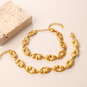 กำไลข้อมือลายทองสไตล์ยุโรปอเมริกัน ประดับเพชรเม็ดเล็ก ปรับขนาดได้ ของขวัญเครื่องประดับ โลหะผสมสังกะสี ดีไซน์เรขาคณิต - Product Image 2