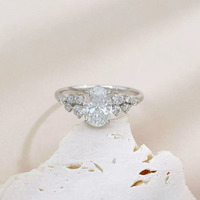 Bague de fiançailles pour femme en diamant de laboratoire blanc 18 carats, taille ovale, polyvalente et tendance, motif « œuf de pigeon », collection « Amour éternel »