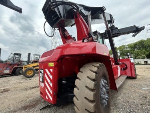 Apilador de Contenedores Kalmar DRT450 Usado, Apilador Portuario de Segunda Mano - Product Image 4