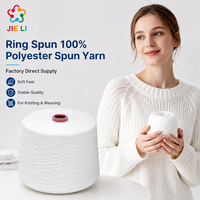 Fil de polyester 100% ring-spun, brut et teint, anti-boulochage, pour tricot, tissage, uniformes sportifs, couleur personnalisée, fourniture directe usine
