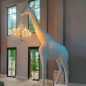 Estatuas de animales fibra de vidrio animal estatua decoración tamaño real jirafa estatuas escultura resina personalizada para la venta lámpara europea moderna