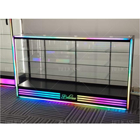 Tabakwarenladen-Ausstellungsmöbel Rauchershop-Vitrine mit Farbiger Beleuchtung Doppelte Schiebetüren Gehärtete Glasvitrine