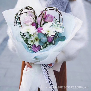 Bouquet de mariage, roses roses, couronne en forme de cœur, arrangement floral pour décoration de cadeau de mariée - Product Image 3