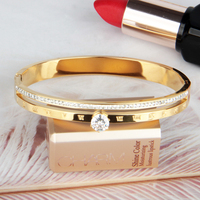 Bracelet en acier inoxydable plaqué or 18 carats de haute qualité pour femme, avec cœur incrusté de diamants et versets variés, idéal comme cadeau ou accessoire.